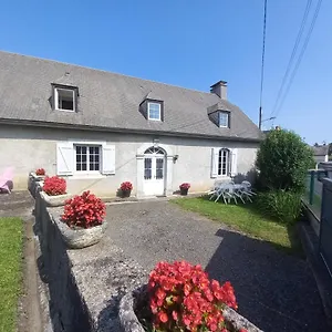 Appartement Maison Avec Jardin, Adé